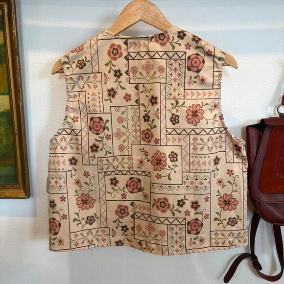 Altar’d State Patchwork Floral Tie Front Vest NWT Size M Cottagecore - Picture 5 of 7